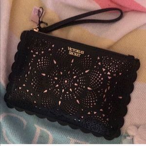Lowest!🌹Victoria’s Secret wristlet blk/ gold